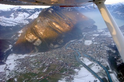 HB-CWE abeam Interlaken