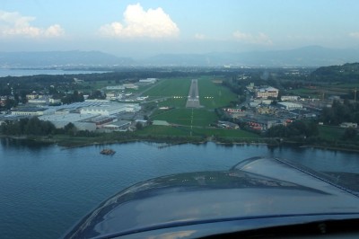 HB-UCM Final Rwy 10 LSZR